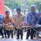 Wali Kota Tangerang, H. Sachrudin saat menggunting pita dia acara presmian Perpustakaan Daerah Kota Tangerang